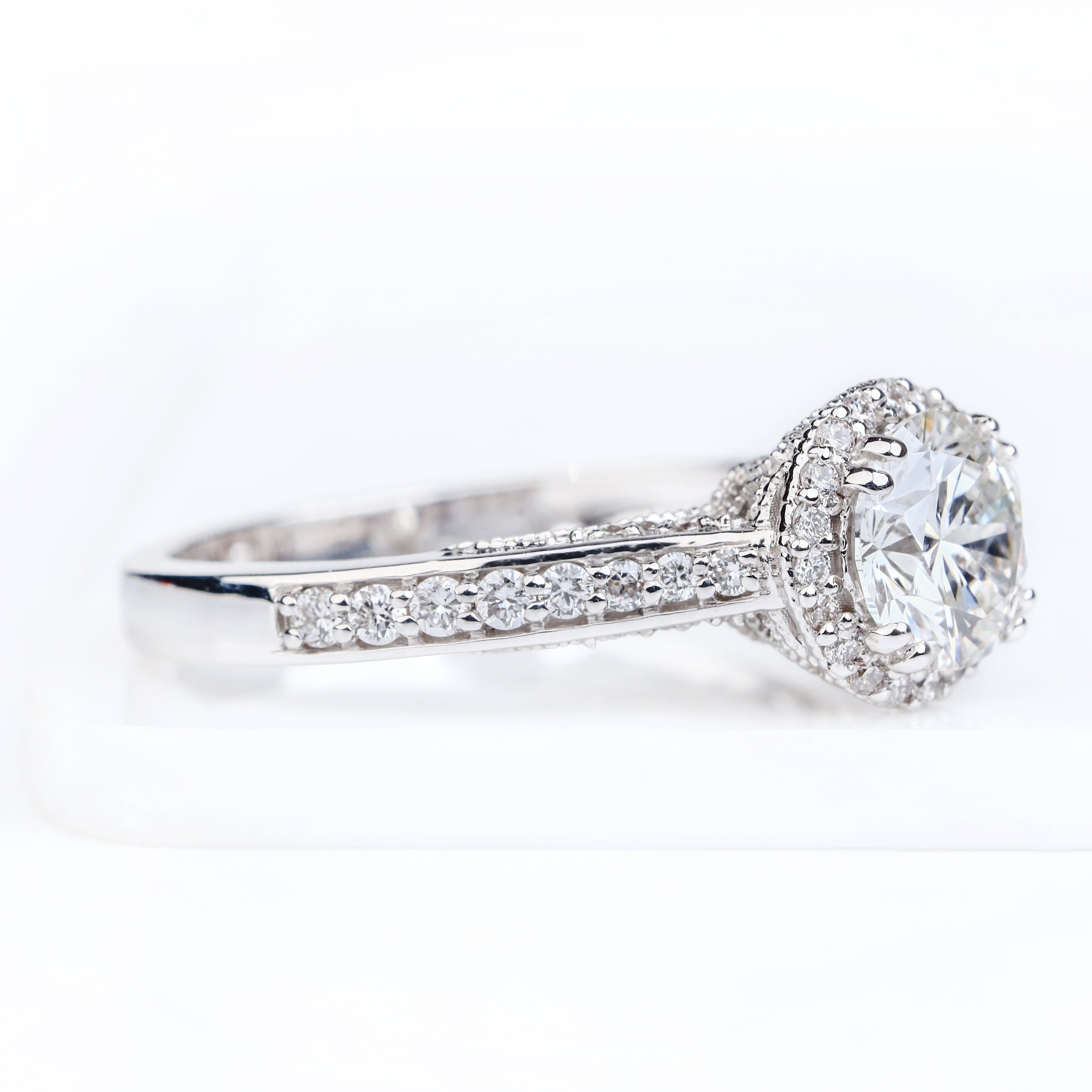 Round Brilliant Halo Diamond Engagement Ring