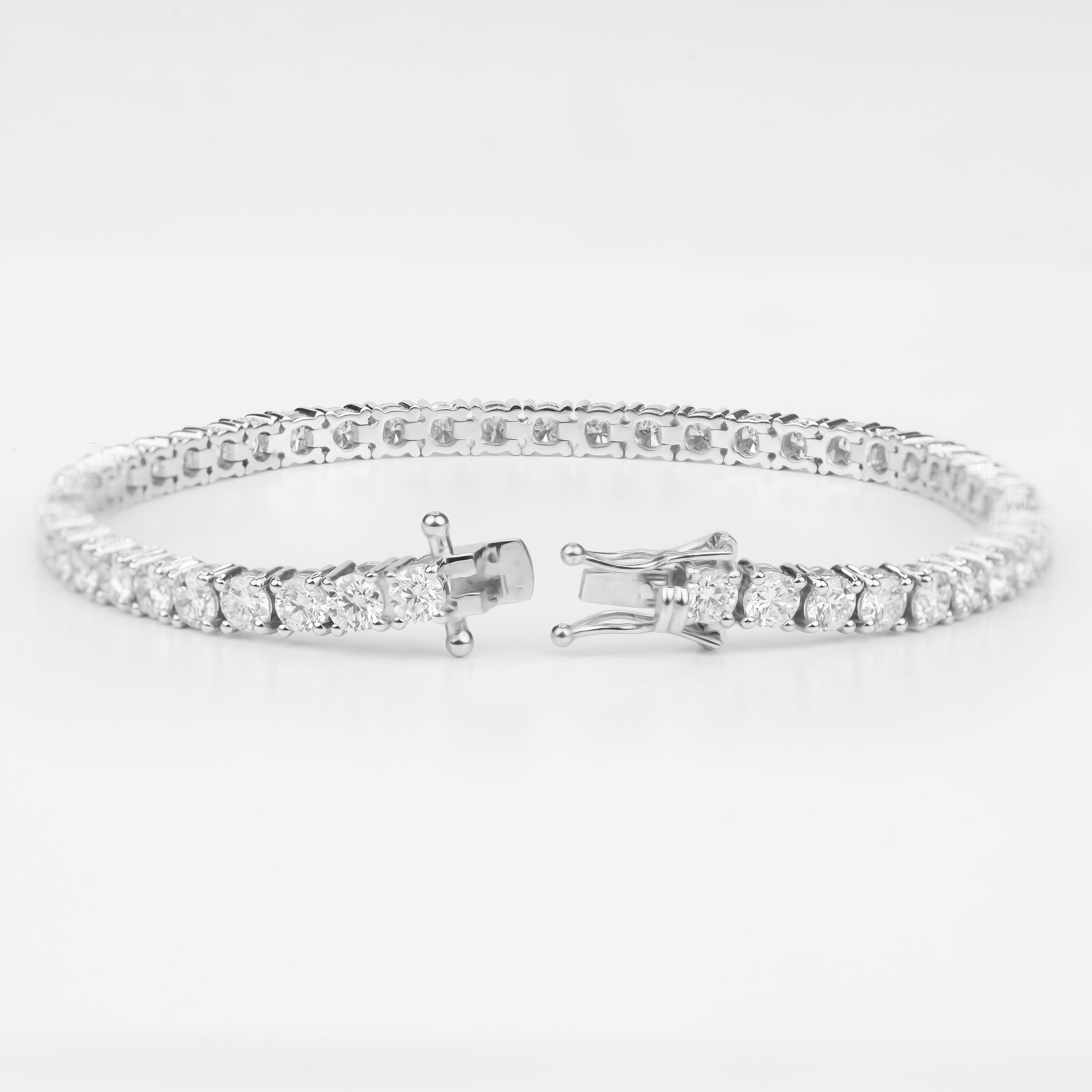 Round CVD Diamond Tennis Bracelet in 18K White Gold