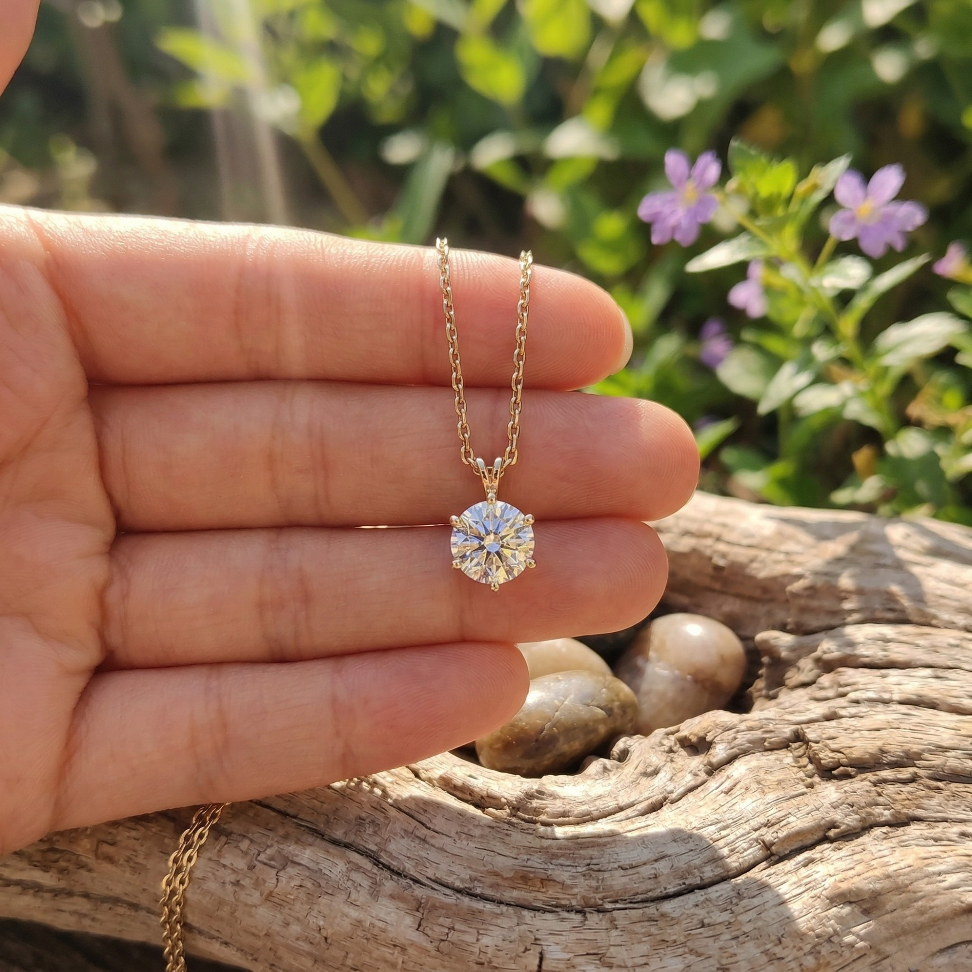 Round Brilliant Solitaire Pendant with Elegant