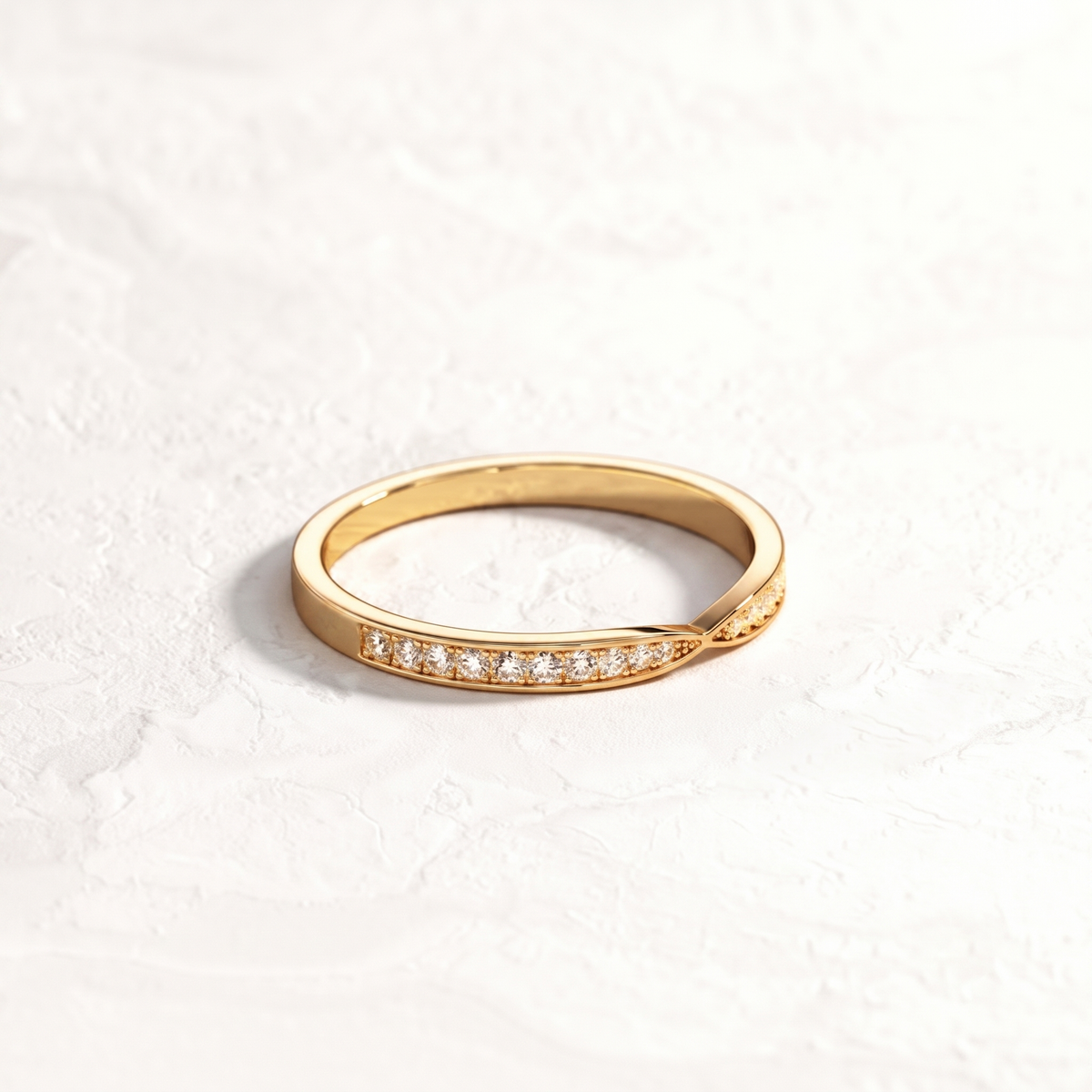 Round Diamond Crossover Band