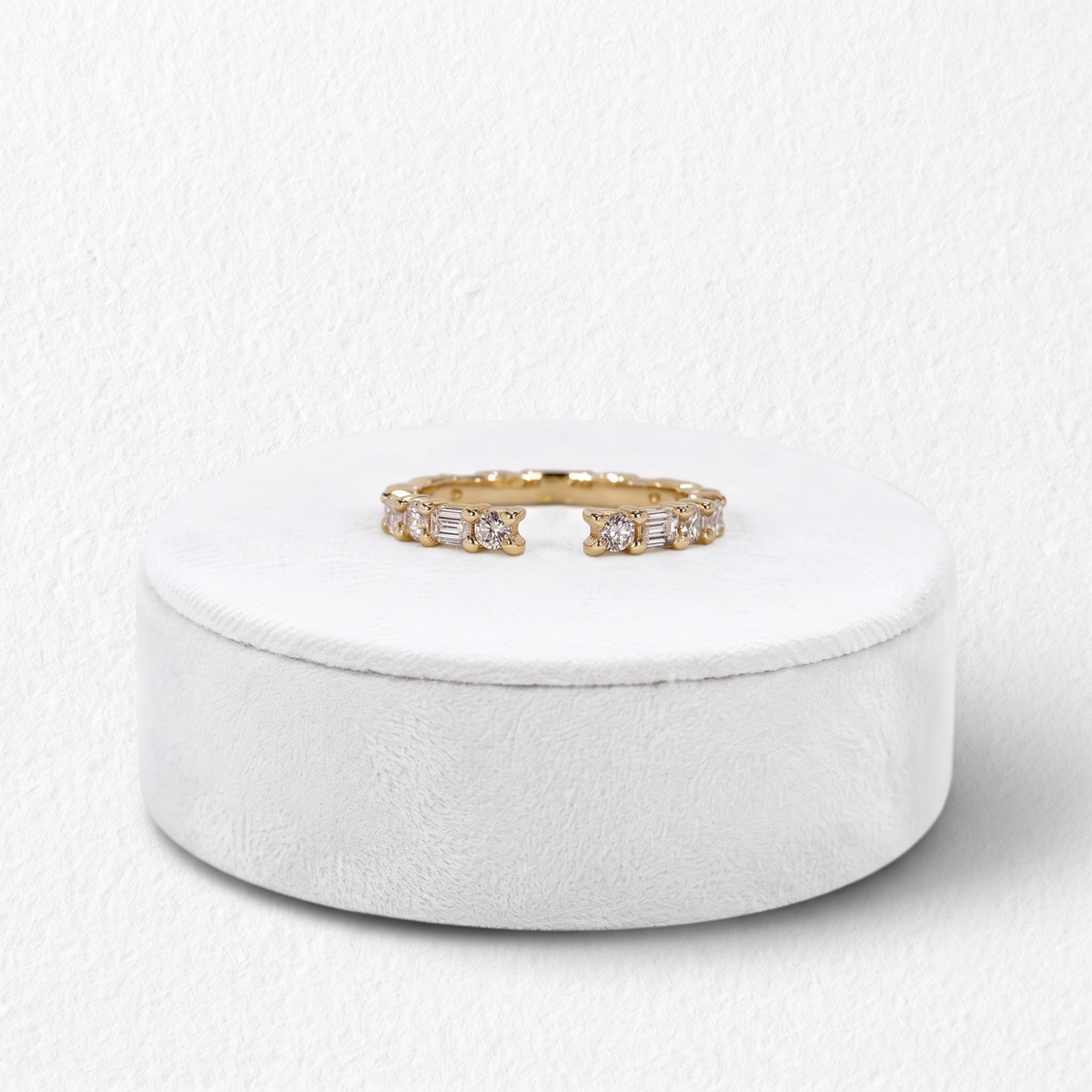 Alternating Round & Emerald Diamond Band