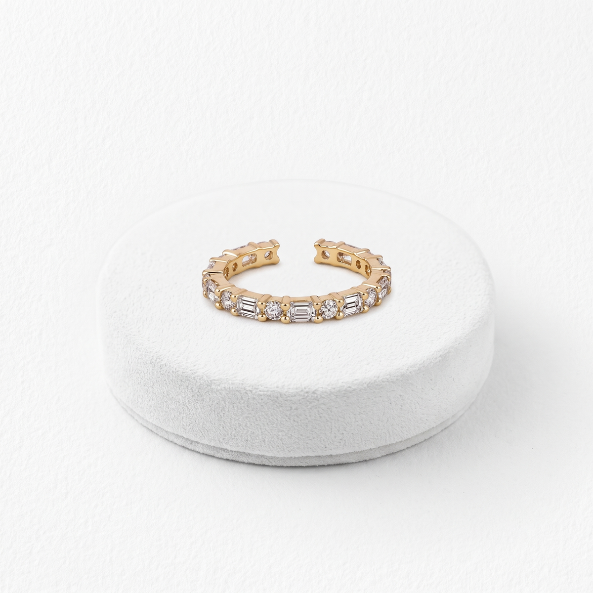 Alternating Round & Emerald Diamond Band